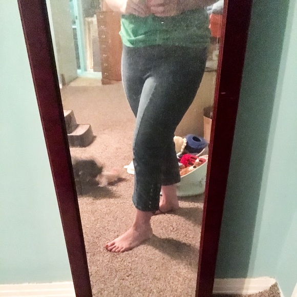 COPY - 🚨LAST PAIR🚨COMFY Laced Up Crop Jeans🌸 - Picture 3 of 6